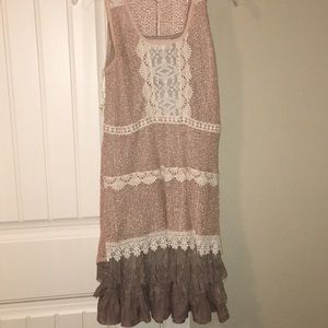 Lace dress with ruffle